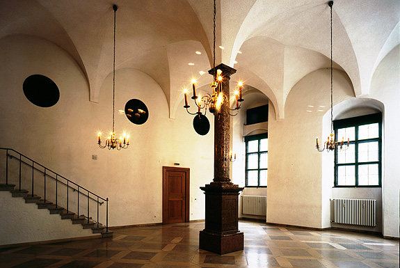 Picture: Hall with a single column