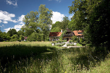 Bild: Landschaftsgarten am Künstlerhaus Gasteiger