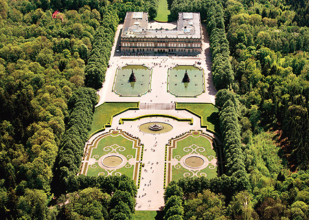 Bild: Wasserparterre vor dem Neuen Schloss Herrenchiemsee