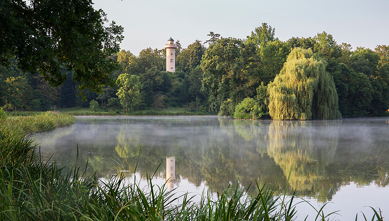 Blick über den Unteren See auf den Aussichtsturm