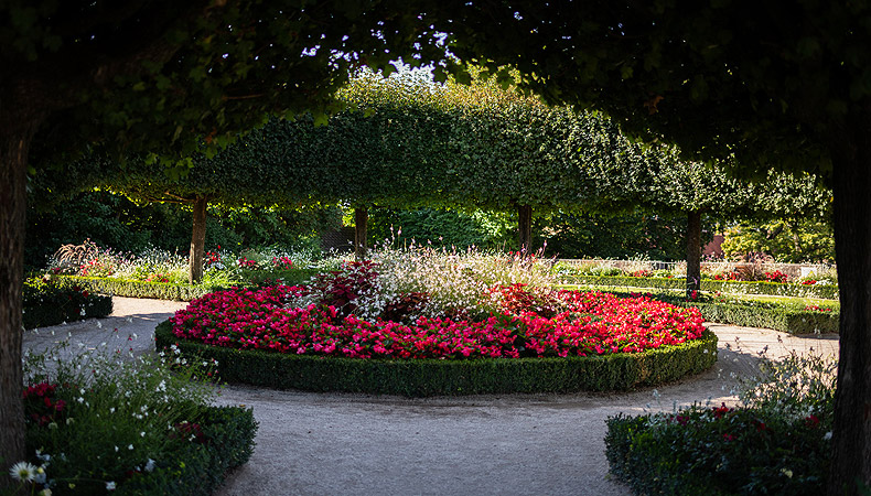 Flowerbed on the lower bastion