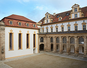 Link to the Palace Court