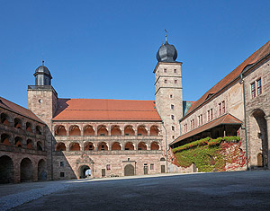 Link to the Beautiful Courtyard