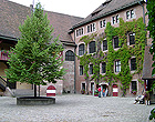 Link to the inner castle courtyard