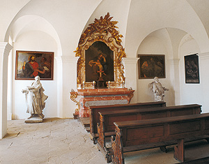 Link to the palace chapel