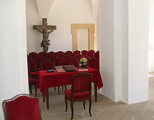 Link to the room next to the palace chapel