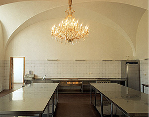 Link to the kitchen (Garden Hall)