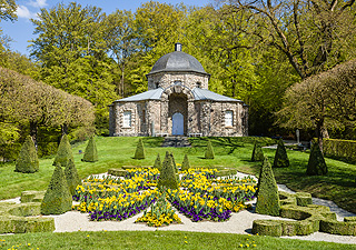 Link to Oriental Building at Sanspareil Rock Garden