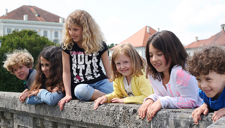 Bild: Kinder im Schlosspark Nymphenburg